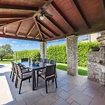 Villa De Flora By Interhome