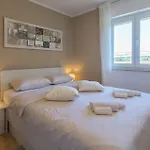 Cozy Apartment In Karigador With Kitchen