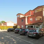 Cozy Apartment In Karigador With Kitchen