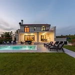 Beautiful Villa Brtonigla With Pool In Brtonigla