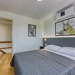 Breeze Holiday Home - Sea View