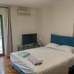 Apartments And Rooms Camelia