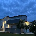 Studio Apartman Fjaka