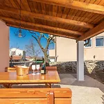 Apartment Cerin With Pool