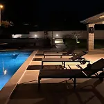 2 Bedroom Nice Home In Sveti Lovrec Pazenati