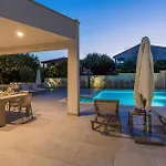 Awesome Home In Barbariga With Kitchen