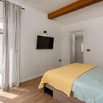 Amazing Apartment In Icici With Kitchen