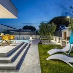 Stunning Home In Valbandon With Wifi