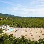 Villa Km 5 Bedroom With Pool And Garden