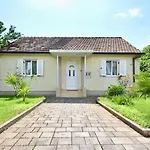 Holiday House With Garden 