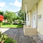 Holiday House With Garden 
