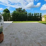 Apartments With Pool Casa Bianca