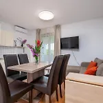 2 Bedroom Gorgeous Apartment In Premantura