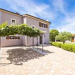 Villa Mit Privatem Pool, Wlan, Klima Und Baeder En Suite