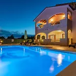 Villa Zora, Beautiful Modern Villa In A Village Near The Sea