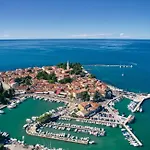 Beautiful Villa Piccolo Paradiso In Novigrad