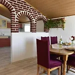 Klimatisierte Wohnung In Valica Mit Grossem Garten