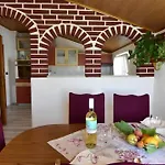 Klimatisierte Wohnung In Valica Mit Grossem Garten