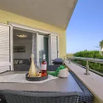 Stunning Apartment In Stinjan With Kitchen