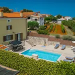 Schoene Villa Bei Rovinj Mit Privatem Pool