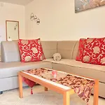 Vabriga Family Apartment With Pool