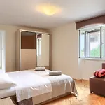 Spacious Holiday Home With A Pool In Rovinjsko