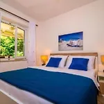 Wohnung In Pjescana Uvala Mit Terrasse Und Garten