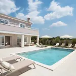 4 Bedroom Gorgeous Home In Zminj