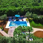 Holliday House Marafondole