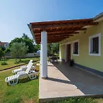 Awesome Home In Medulin With Kitchen