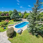 Ferienhaus Mit Privatpool Fuer 8 Personen Ca 240 Qm In Vrecari, Istrien Ostkueste Von Istrien