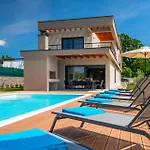 Villa Artsi