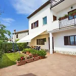 Ferienhaus Im Dorf Kujici