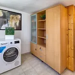 House Breeze - Premantura, 4 Bedroom House With Pool, Jacuzzi, Sauna And Gaming Room
