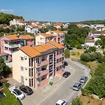 J&J Apartment New Real Estate 2024 - Free Private Parking