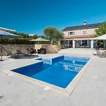 Mon Perin Castrum - House Of Nice Memories
