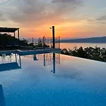 Villa Navis With Two Separate Apartments And An Infinity Pool With Sea View