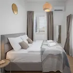 Valdora Luxury Villa With Pool