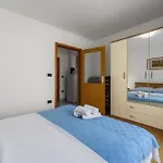 Apartments Near The Beach Veronika