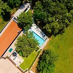 Villa Bijur In Brajkovici - Haus Fuer 8 Personen