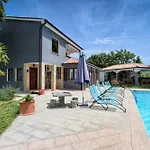 Villa Pula