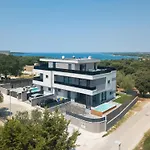 Villa Loreta Near Fazana For 7 Plus 1 People With Luxury Private Jacuzzi Only 600 Meters From Sea