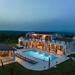 Villa Antea For 10 People Near Barban With Heated Pool 75 M2 - Welness & Large Garden
