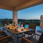 Modern Villa In Pula