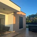 Modern Home Ula