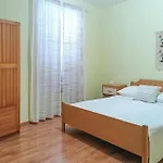 Lovely Apartment In Novigrad With Kitchen