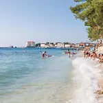 Lovely Apartment In Novigrad With Kitchen