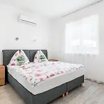 2 Bedroom Awesome Apartment In Nedescina