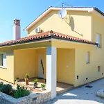 Nice Home In Vodnjan With Kitchen