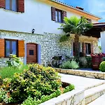 Casa Ivanovac With Pool And Large Front Yard